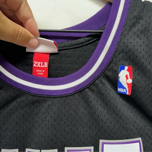 Mitchell & Ness Hardwood Classics Chris Webber Sacramento Kings Jersey - Picture 3 of 7